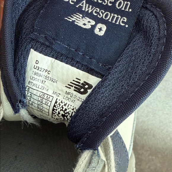 New Balance FIGS 327 7.5 - Picture 7 of 7